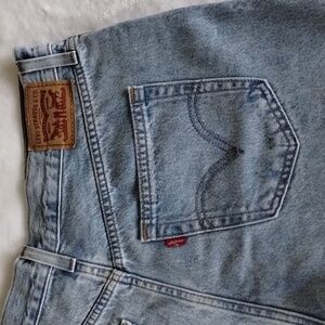 Leviโs Classic Ribcage High Rise Cut Off Denim Jean Shorts